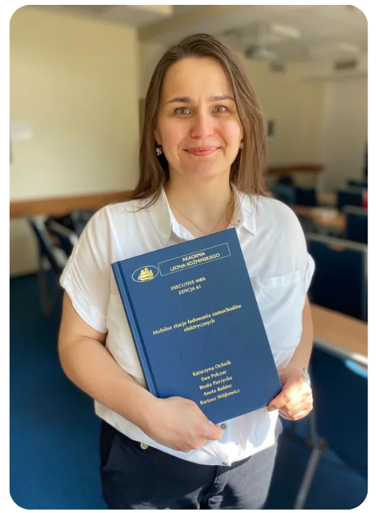 Katarzyna Ochnik with her MBA diploma